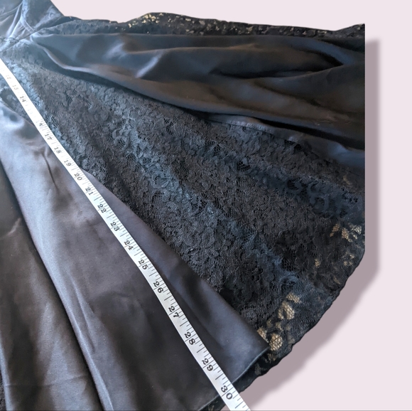 Guess black lace peek a boo corset style dress. Size 6 - Picture 6 of 11